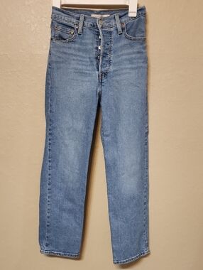Levi's High-Rise Straight Leg Jeans in Light Blue Wash